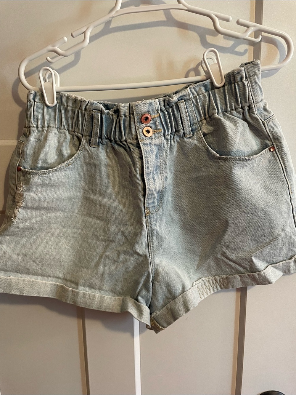A loves A Light Wash Denim Women’s Elastic Waist Paper Bag Shorts Size 28
